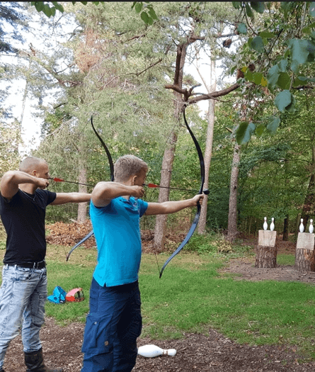 Foto van iemand die dodgebow speelt