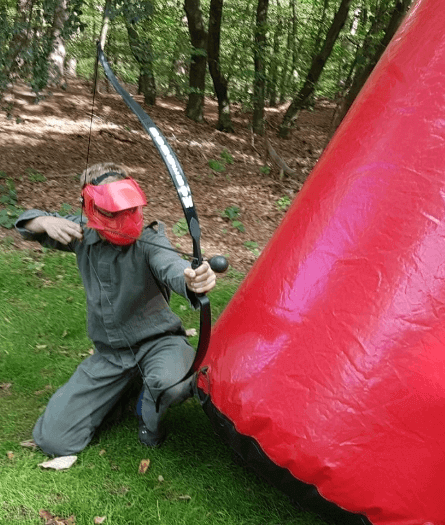 Foto van iemand die dodgebow speelt